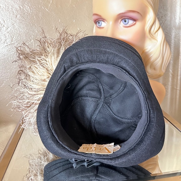 GLAMOROUS 1930S\' BLACK FELT HAT WITH WAVY TRIPLE BRIM + OSTRICH FEATHERS main image 10
